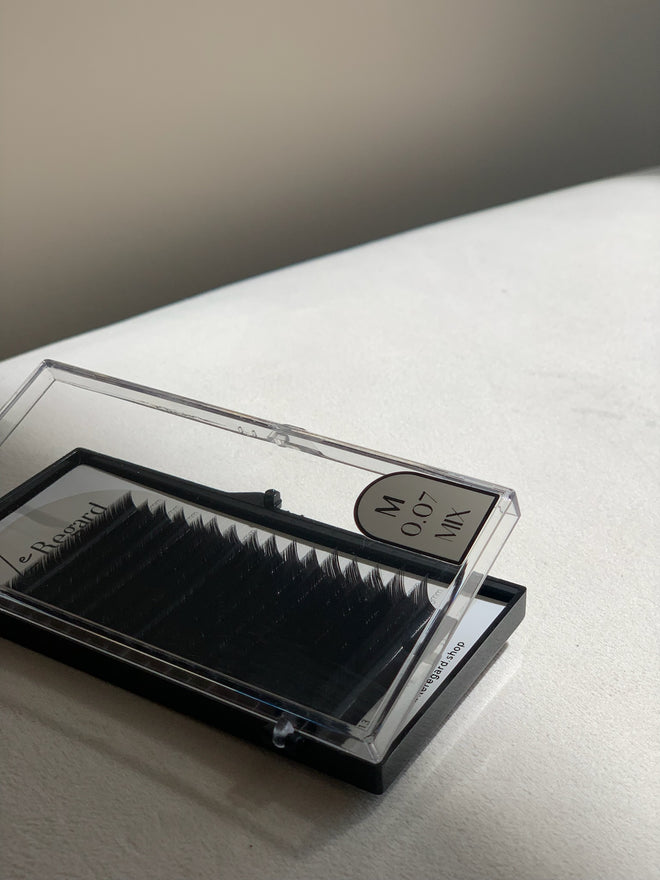 Eyelash extensions - Russian Volume - M Curl